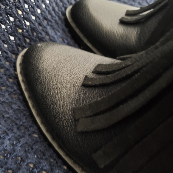 Fringe wedge ankle booties 6.5 - Picture 2 of 5